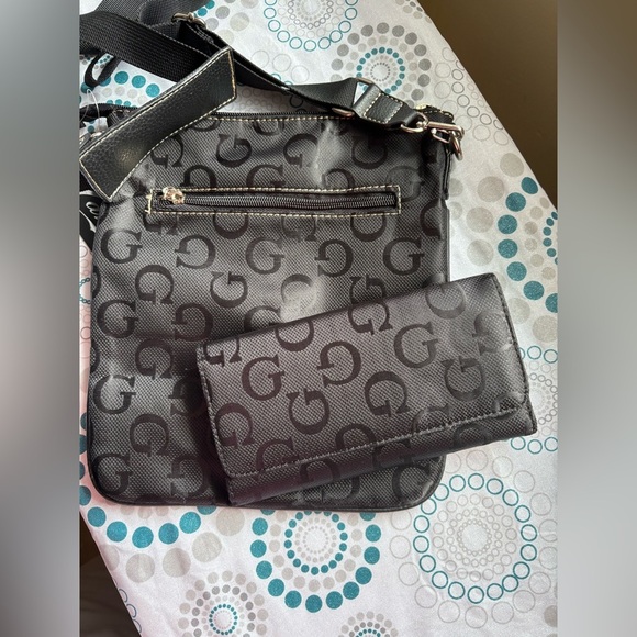 NEW-Crossbody & Matching Wallet black with G accents & silver hardware - Picture 8 of 10